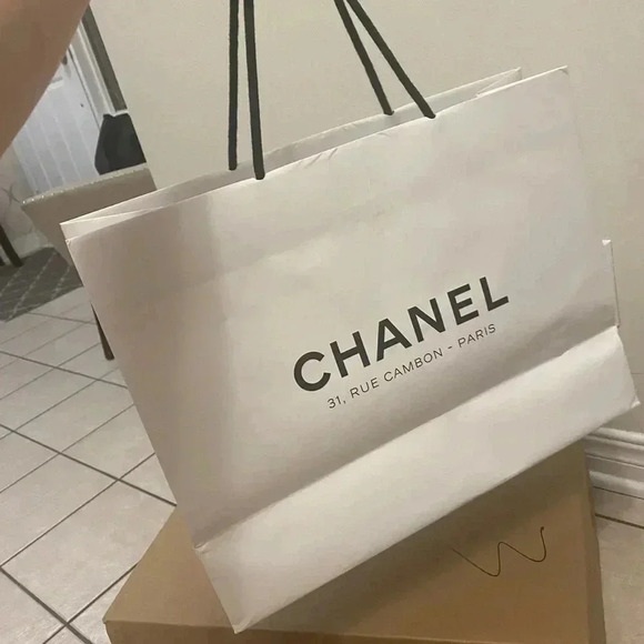 CHANEL paper  Bag - Picture 4 of 5
